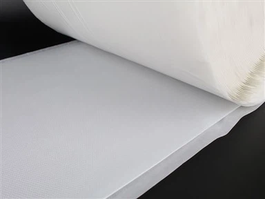 Film adhésif thermofusible pour tapis